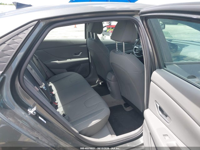 صورة 8 لـ 2025 Hyundai ELANTRA SEL SPORT