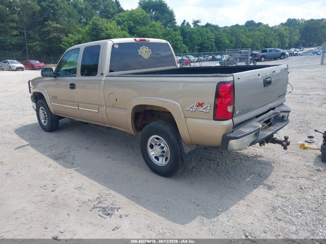 2004 Chevrolet SILVERADO 2500HD LS photo 3