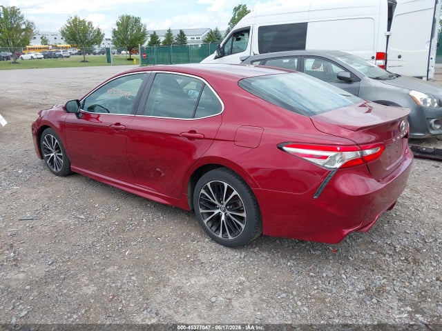 2018 Toyota CAMRY SE photo 3