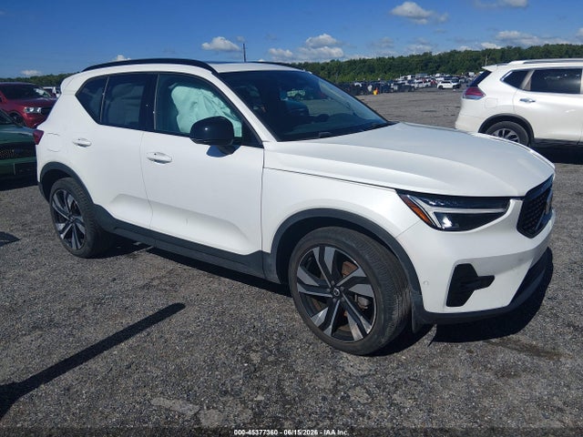 2023 VOLVO XC40 B5 PLUS DARK THEME