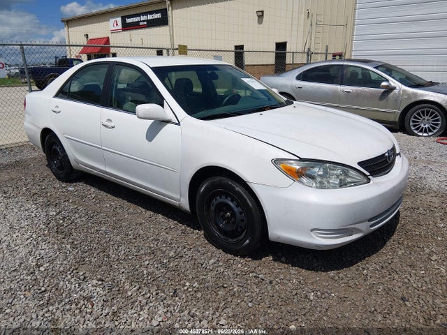 2002 Toyota CAMRY LE photo 1