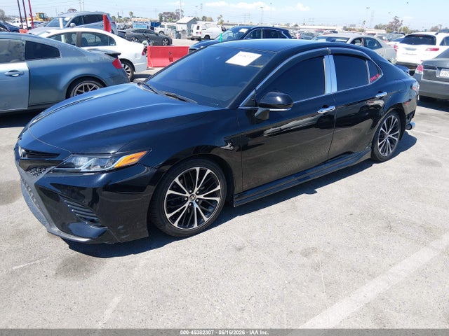 2020 Toyota CAMRY SE photo 2