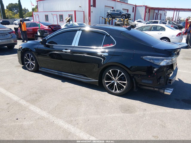 2020 Toyota CAMRY SE photo 3