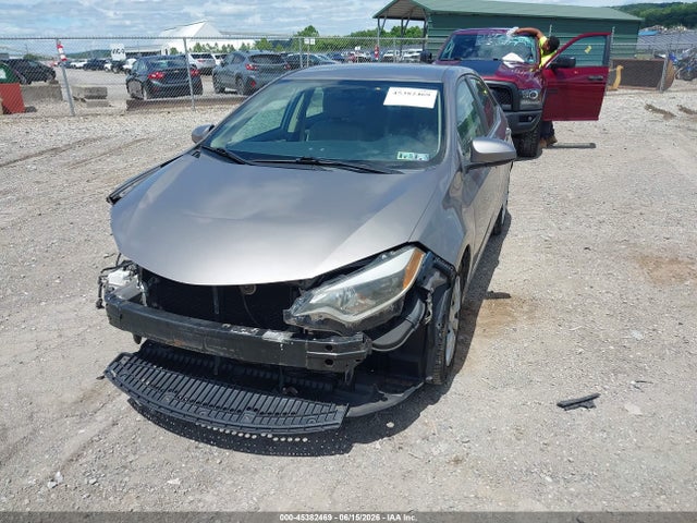 2014 Toyota COROLLA LE photo 2