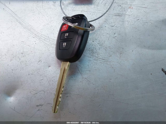 صورة مصغرة 11 لـ 2015 Toyota CAMRY LE