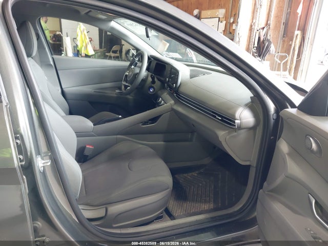 صورة 5 لـ 2025 Hyundai ELANTRA SE