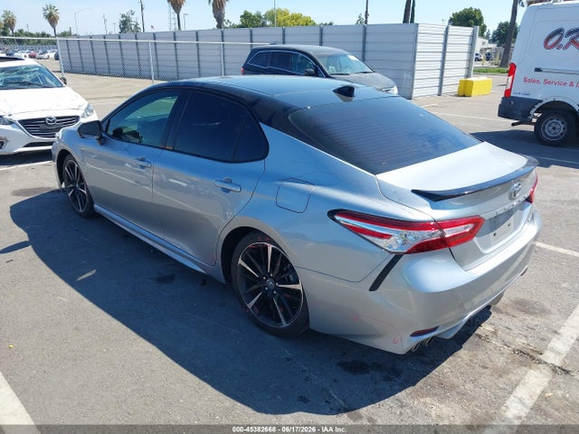 2020 Toyota CAMRY XSE photo 3