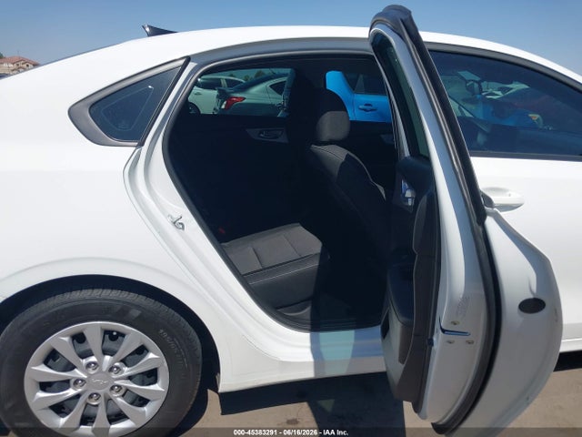 2024 KIA FORTE LX photo 8