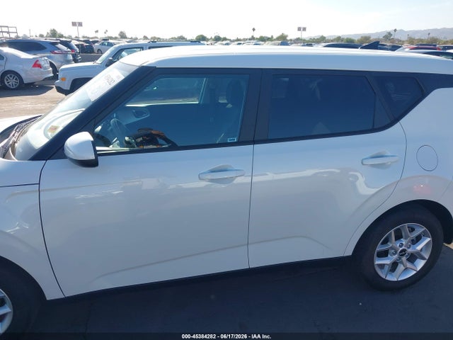 2025 KIA SOUL LX thumbnail 15
