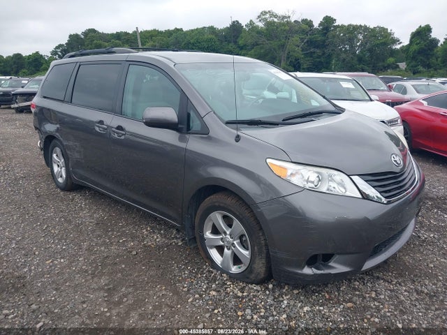 2013 TOYOTA SIENNA LE V6 8 PASSENGER