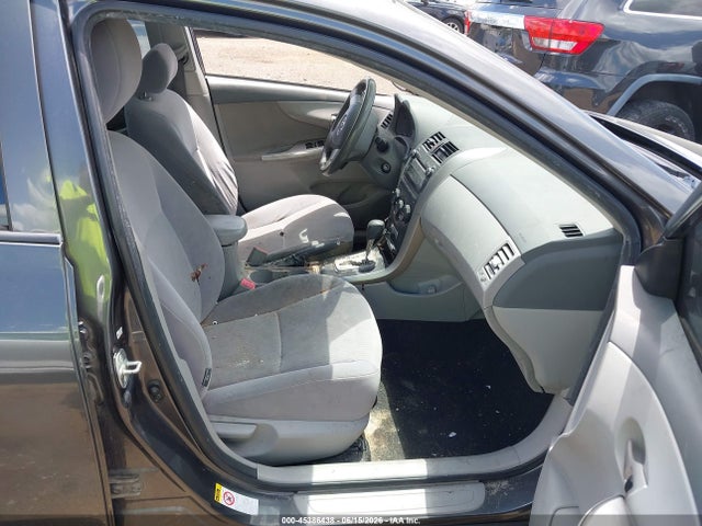 2010 Toyota COROLLA LE photo 5