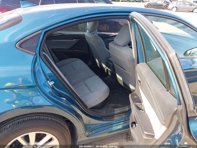 صورة 8 لـ 2025 Toyota CAMRY LE