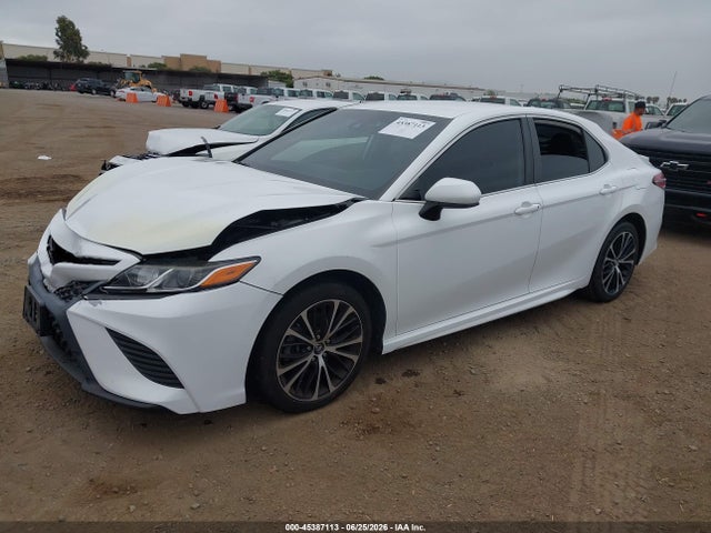 2020 Toyota CAMRY SE photo 2