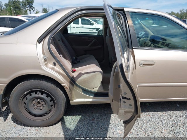 1999 Toyota CAMRY LE 照片 8