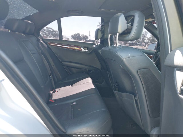 2010 Mercedes-BENZ C 300 LUXURY/SPORT — фото 8