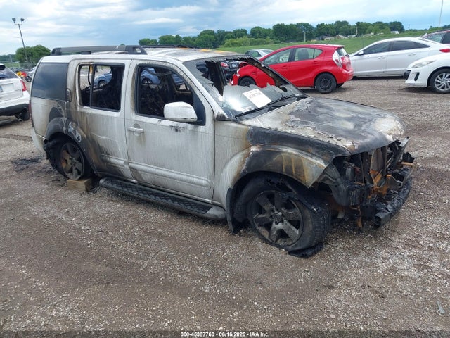 2012 NISSAN PATHFINDE SV