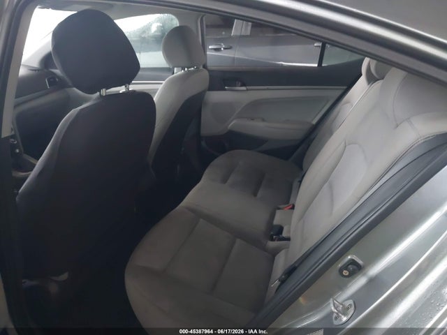 صورة 8 لـ 2017 Hyundai ELANTRA SE