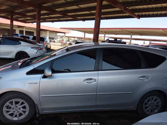 صورة مصغرة 14 لـ 2014 Toyota PRIUS V THREE
