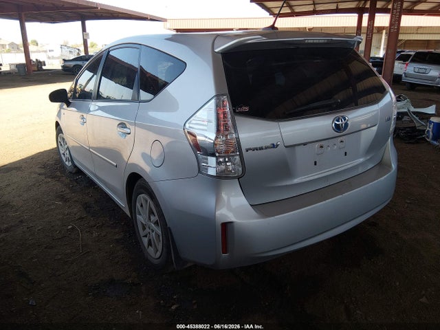 2014 Toyota PRIUS V THREE photo 3