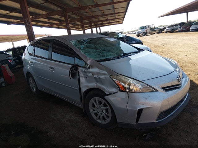 2014 Toyota PRIUS V THREE photo 6