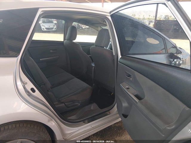 2014 Toyota PRIUS V THREE photo 8