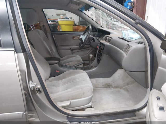 2001 Toyota CAMRY LE 照片 5