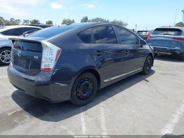 صورة 4 لـ 2011 Toyota PRIUS FOUR