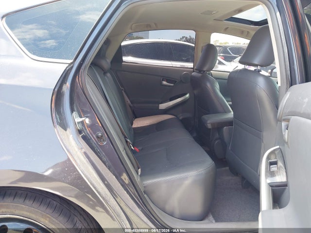 صورة 8 لـ 2011 Toyota PRIUS FOUR