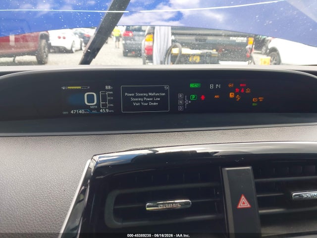 صورة 7 لـ 2016 Toyota PRIUS FOUR