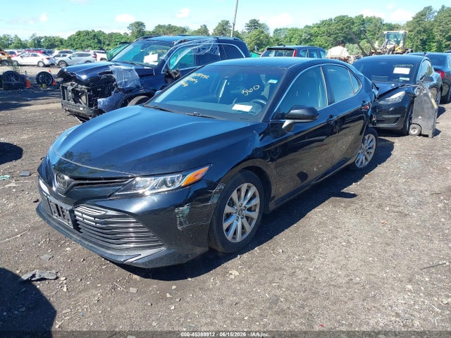2018 Toyota CAMRY LE photo 2