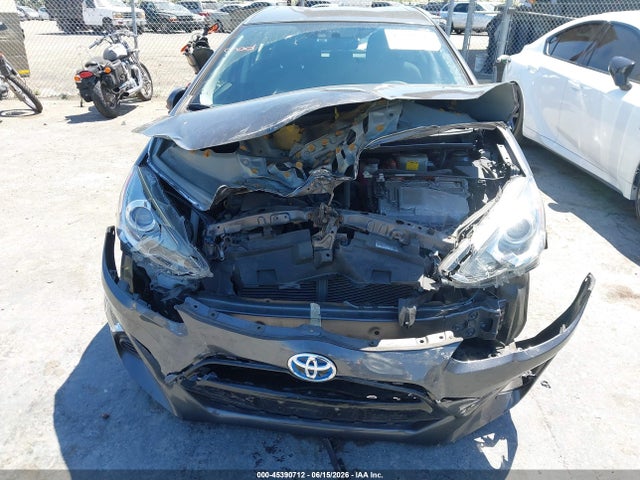 2015 Toyota PRIUS C TWO 缩略图 12