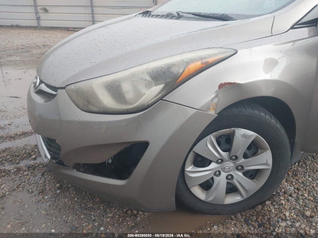 صورة 6 لـ 2016 Hyundai ELANTRA SE