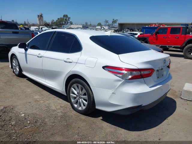 2019 Toyota CAMRY LE photo 3