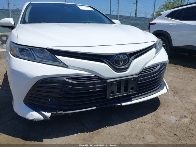 2019 Toyota CAMRY LE photo 6