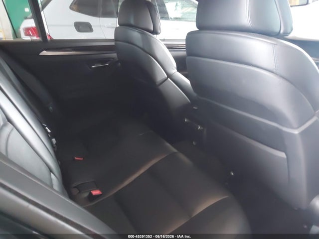 صورة مصغرة 8 لـ 2011 BMW 550I XDRIVE