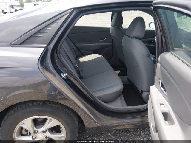 صورة 8 لـ 2021 Hyundai ELANTRA SE