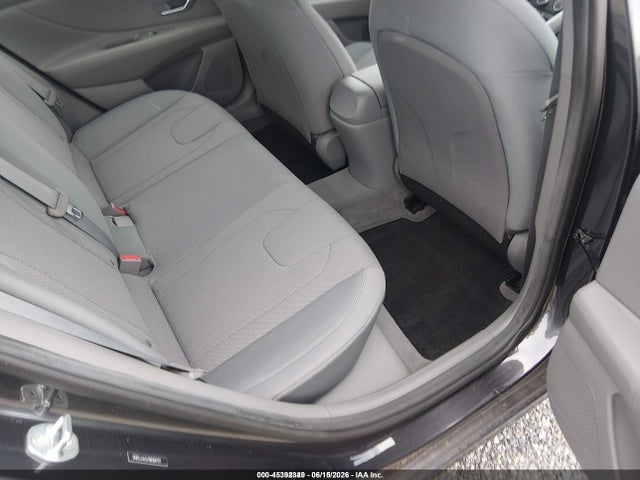 صورة 8 لـ 2021 Hyundai ELANTRA SE
