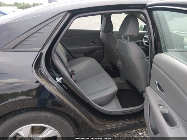 صورة 8 لـ 2021 Hyundai ELANTRA SE