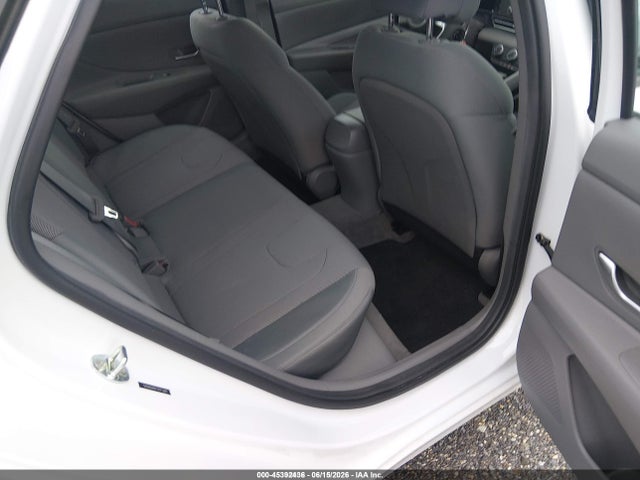صورة 8 لـ 2021 Hyundai ELANTRA SE