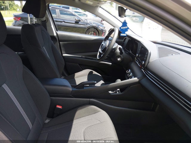 صورة 5 لـ 2023 Hyundai ELANTRA SE