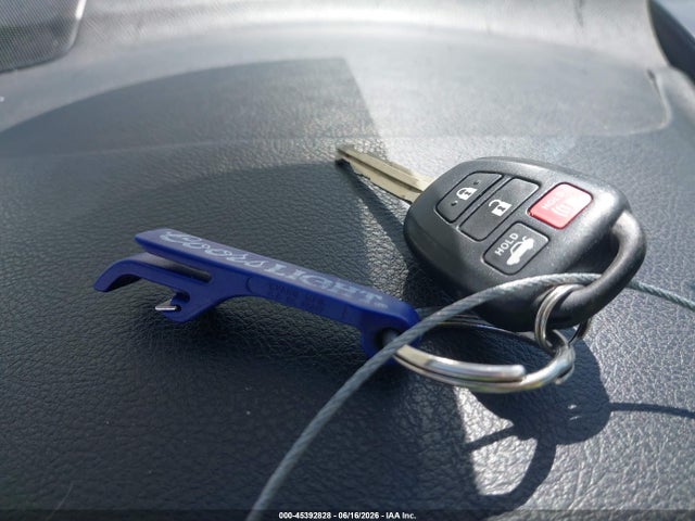 2012 Toyota CAMRY LE thumbnail 11