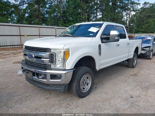 2017 FORD F-250 XLT photo 2
