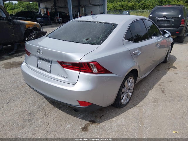 2016 Lexus IS 200T — миниатюра 4