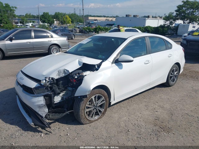 2023 KIA FORTE LXS photo 2