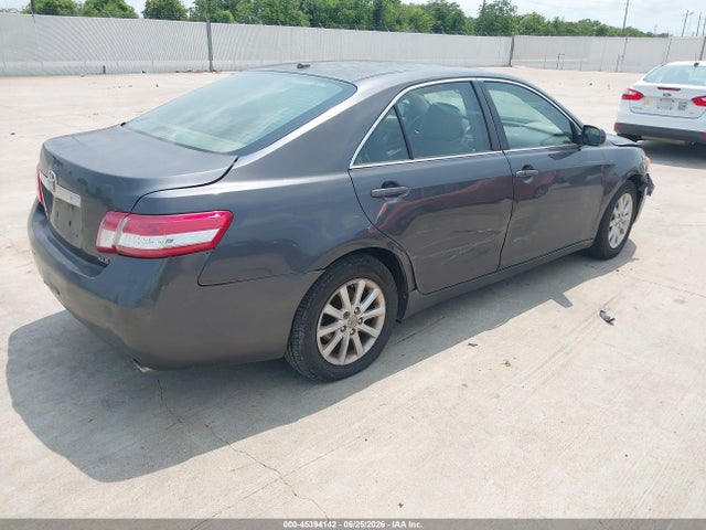 2011 Toyota CAMRY XLE V6 — фото 4