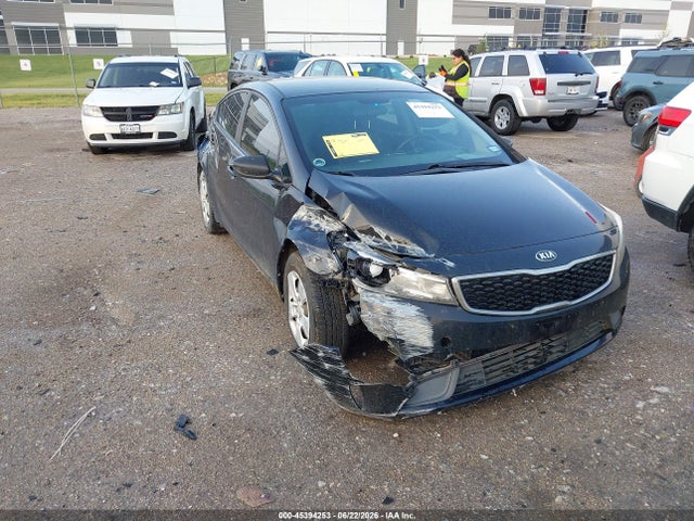 2017 KIA FORTE LX photo 1