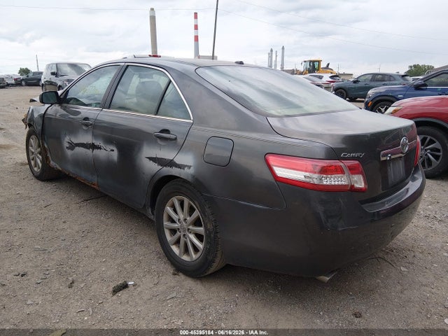 2011 Toyota CAMRY XLE V6 — фото 3