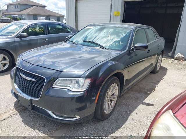 صورة 2 لـ 2017 Chrysler 300 LIMITED