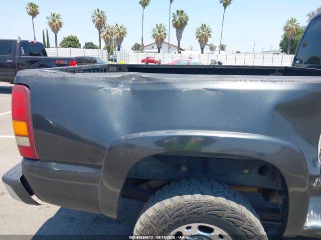 صورة مصغرة 12 لـ 2003 GMC SIERRA 2500HD SLE