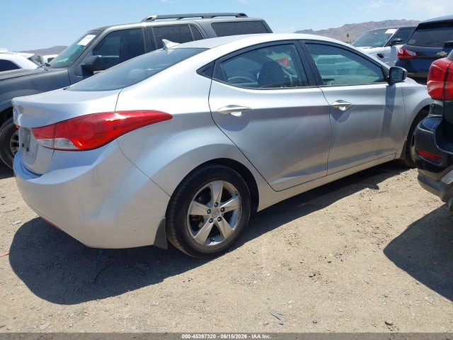 2013 Hyundai ELANTRA GLS 照片 4
